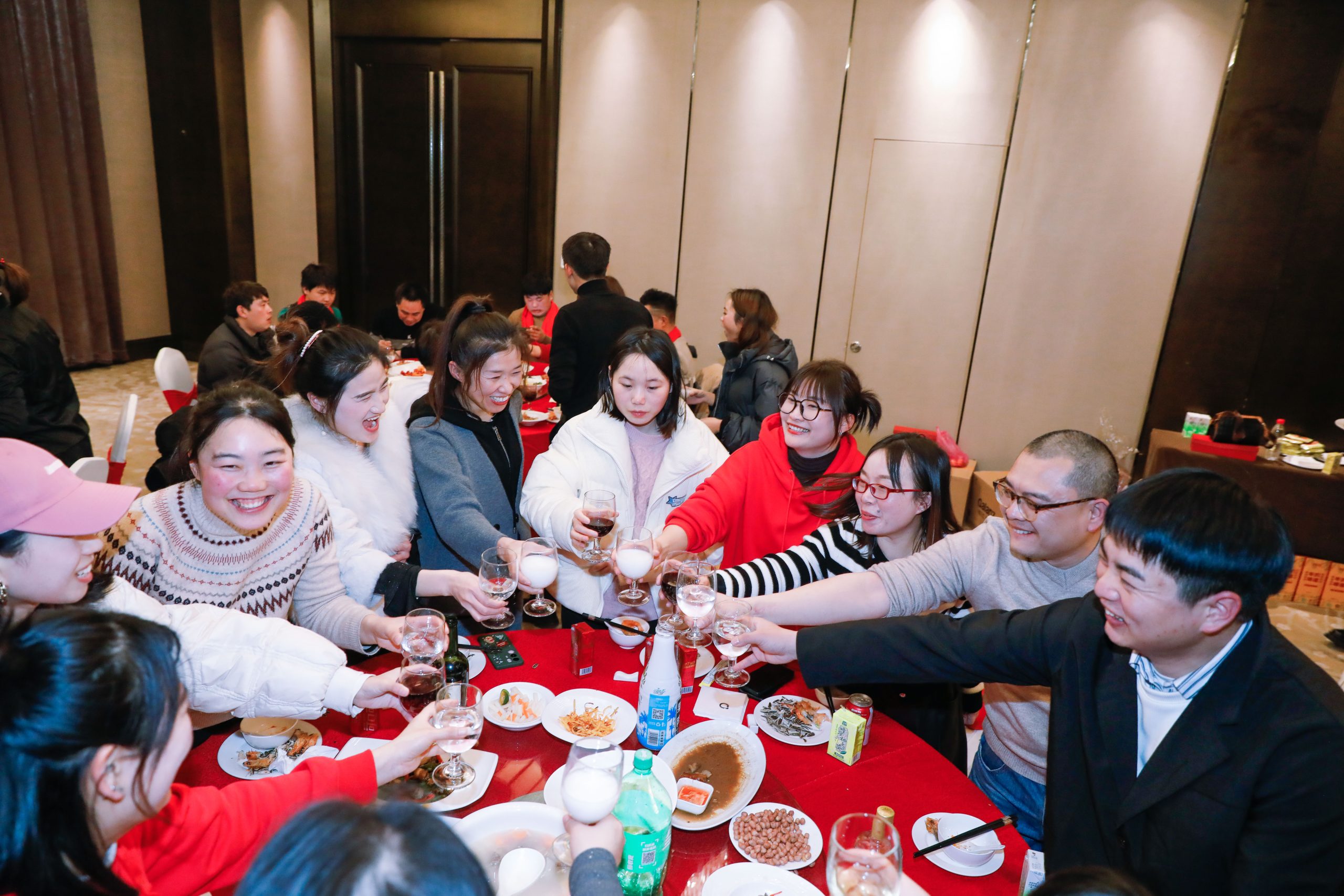 2024年新年公司龍年行大運!